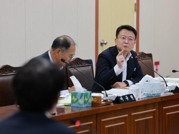 제395회 제2차 정례회 경제관광문화위원회 행정사무감사 첨부이미지 : 25년11월04일 제395회 제2차 정례회 경제관광문화위원회 행정사무감사 - 061.jpg