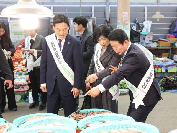 25년11월04일 기획행정위원회 전통시장 장보기 캠페인 (19) 5