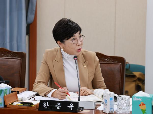 제395회 제2차 정례회 경제관광문화위원회 행정사무감사 첨부이미지 : 25년11월04일 제395회 제2차 정례회 경제관광문화위원회 행정사무감사 - 085.jpg