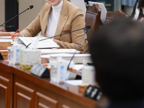 제395회 제2차 정례회 경제관광문화위원회 행정사무감사 첨부이미지 : 25년11월04일 제395회 제2차 정례회 경제관광문화위원회 행정사무감사 - 094.jpg