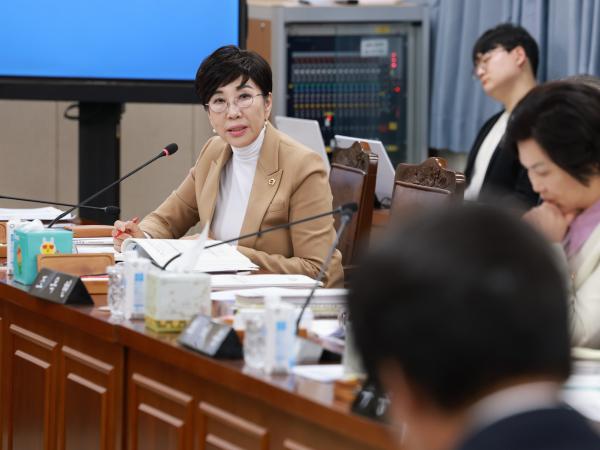 제395회 제2차 정례회 경제관광문화위원회 행정사무감사 첨부이미지 : 25년11월04일 제395회 제2차 정례회 경제관광문화위원회 행정사무감사 - 093.jpg