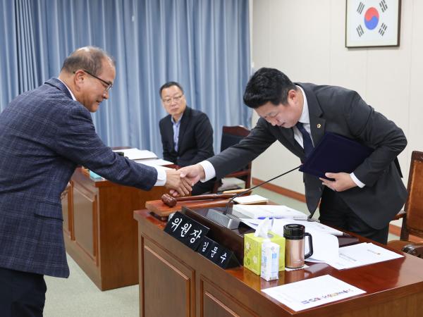 제395회 제2차 정례회 농수산위원회 회의 첨부이미지 : 25년11월04일 제395회 제2차 정례회 농수산위원회 회의 (11).jpg