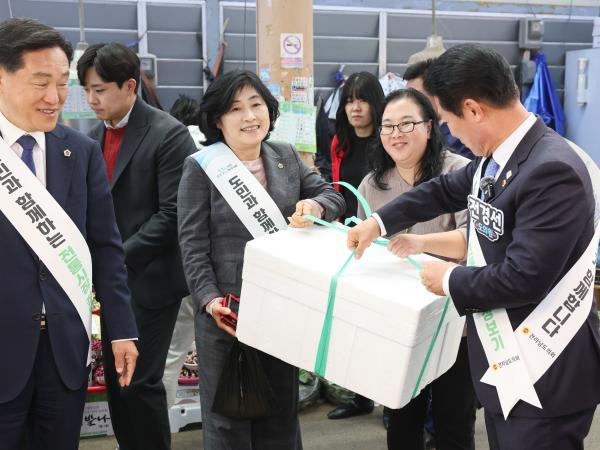 25년11월04일 기획행정위원회 전통시장 장보기 캠페인 (20) 4