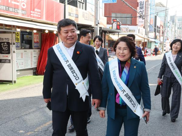 25년11월04일 기획행정위원회 전통시장 장보기 캠페인 (27) 6