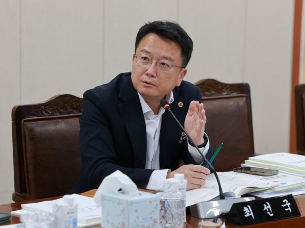 제395회 제2차 정례회 경제관광문화위원회 행정사무감사 첨부이미지 : 25년11월04일 제395회 제2차 정례회 경제관광문화위원회 행정사무감사 - 065.jpg