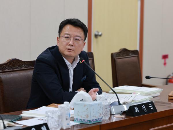 제395회 제2차 정례회 경제관광문화위원회 행정사무감사 첨부이미지 : 25년11월04일 제395회 제2차 정례회 경제관광문화위원회 행정사무감사 - 060.jpg