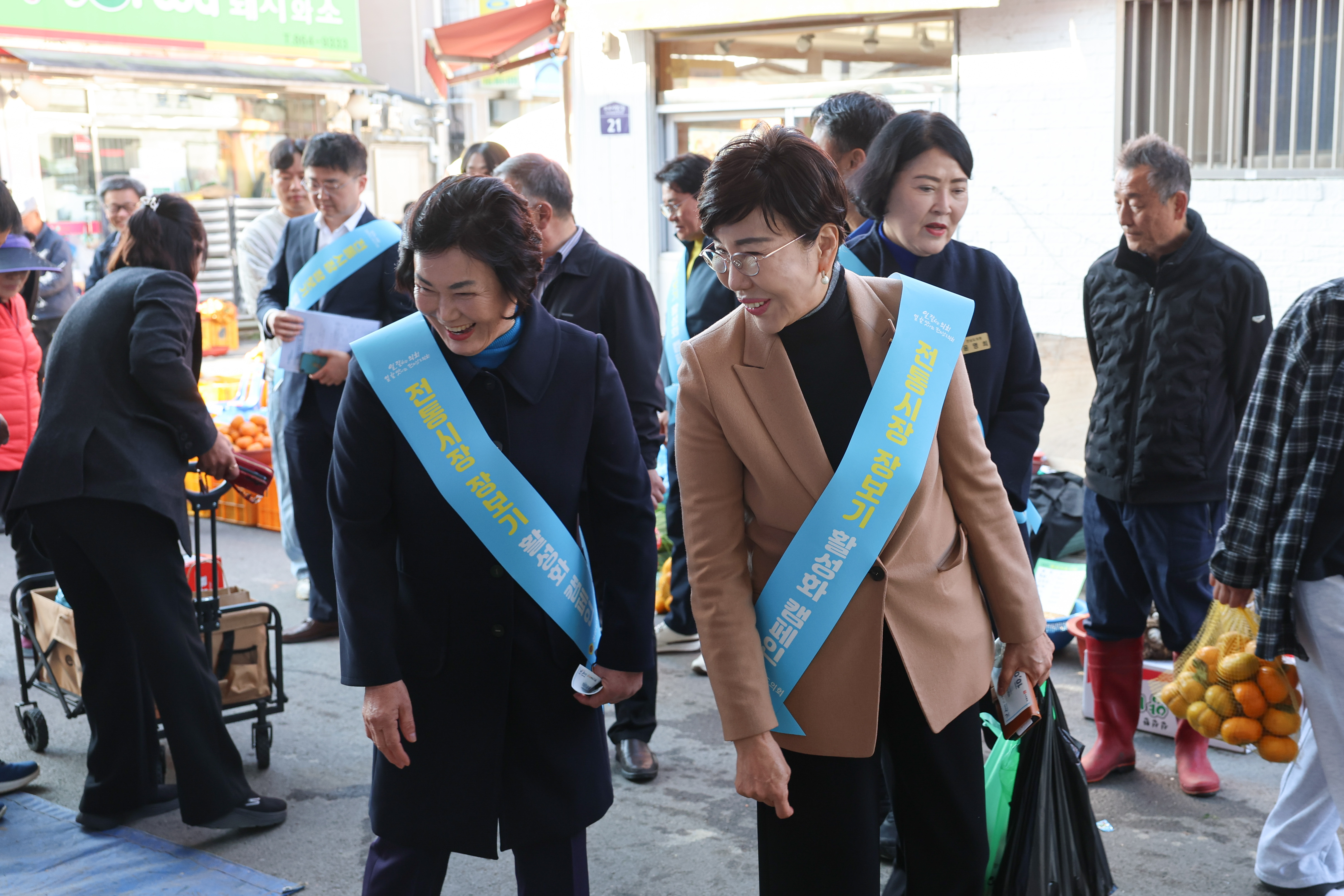 25년11월07일 경제관광문화위원회 전통시장 장보기 캠페인 (32)2