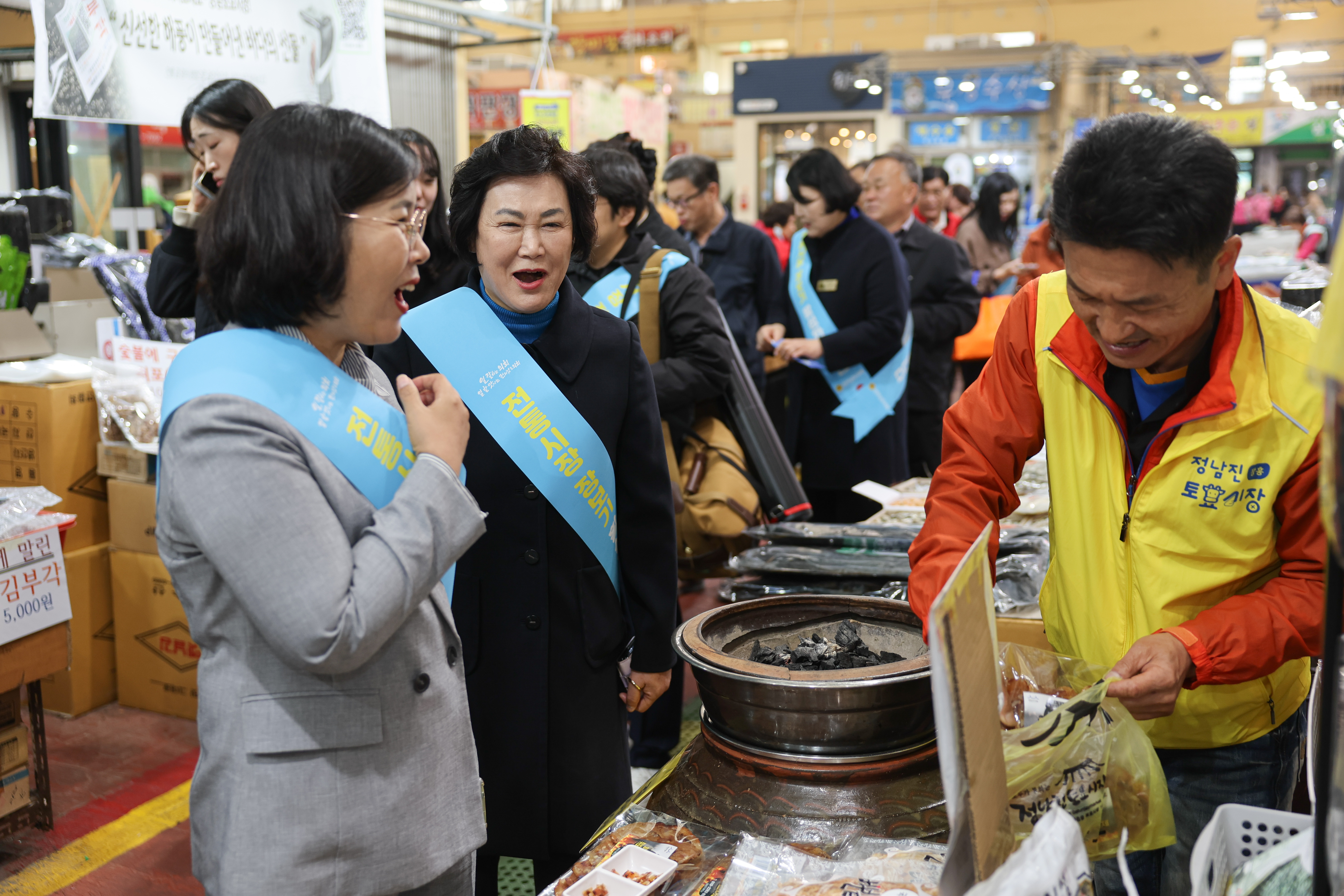25년11월07일 경제관광문화위원회 전통시장 장보기 캠페인 (61)5