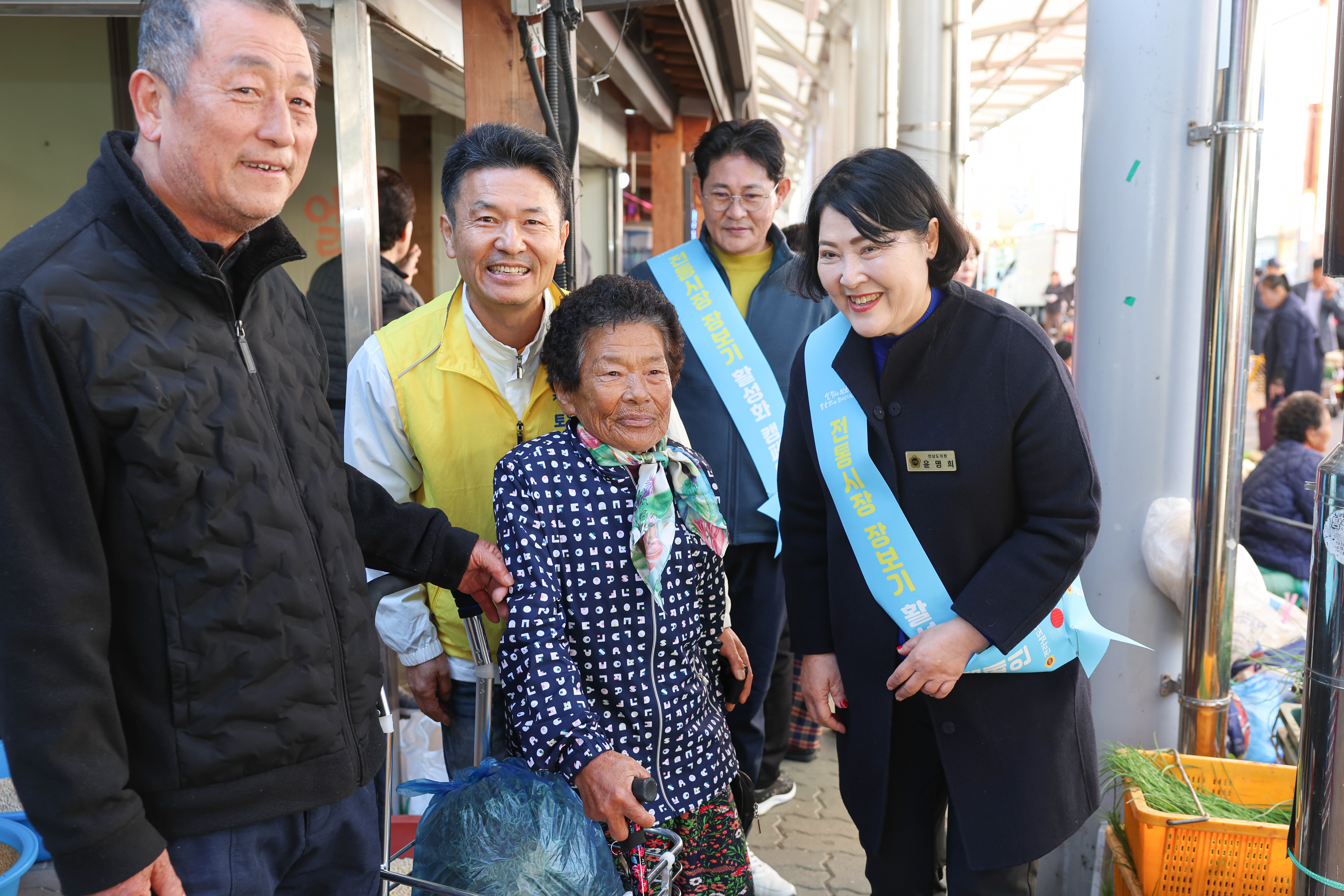 25년11월07일 경제관광문화위원회 전통시장 장보기 캠페인 (14)3