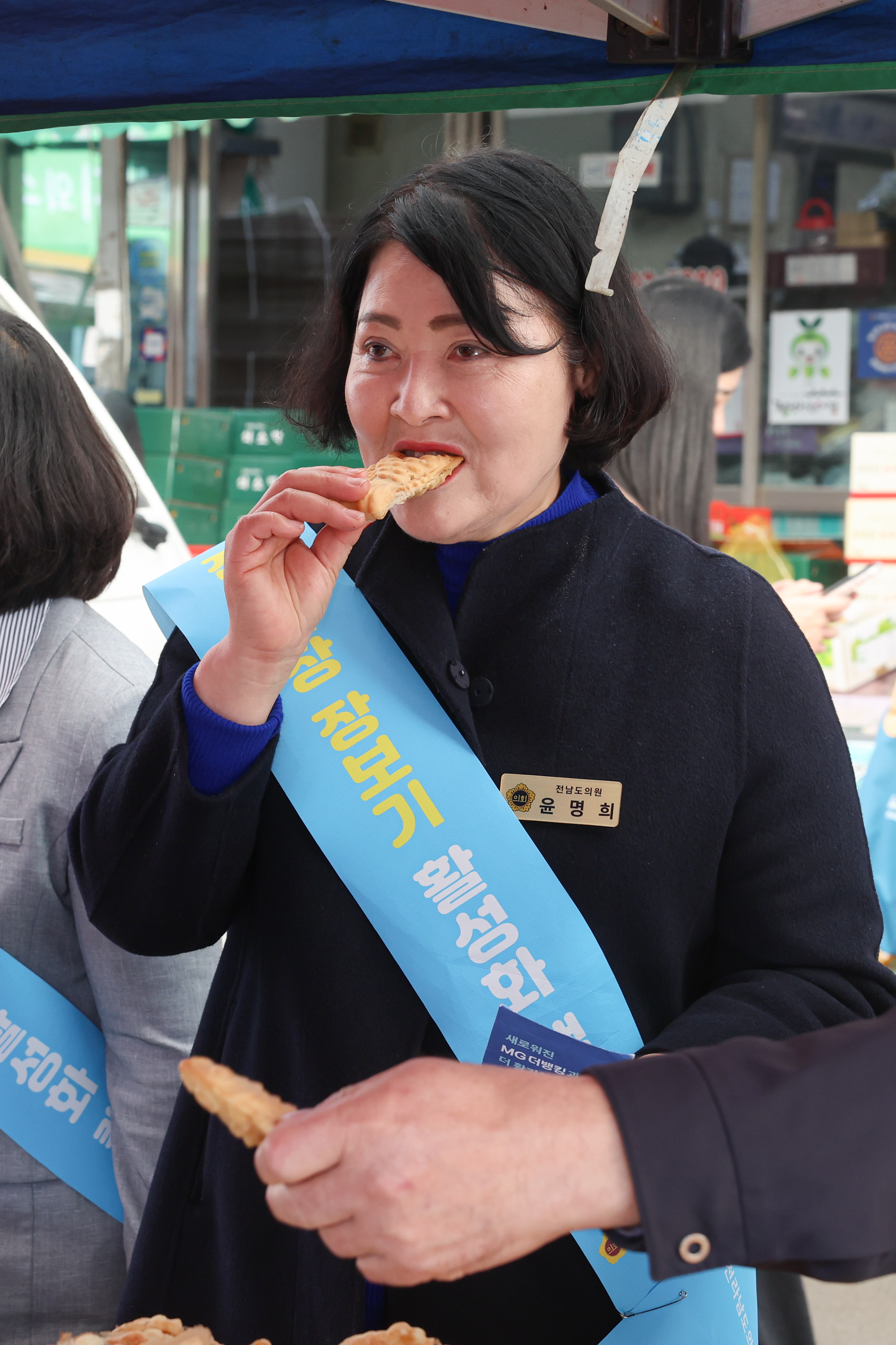 25년11월07일 경제관광문화위원회 전통시장 장보기 캠페인 (69)10