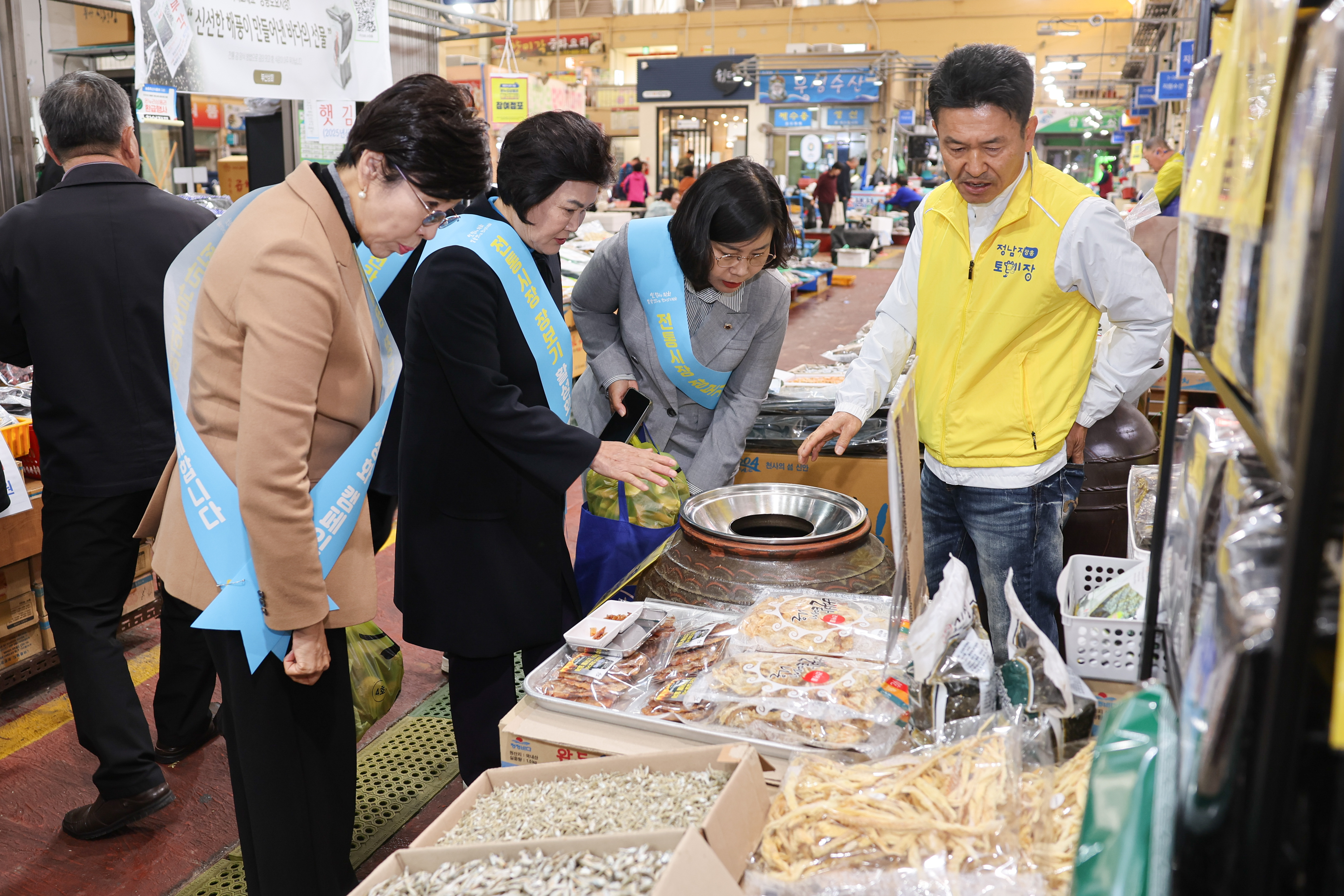 25년11월07일 경제관광문화위원회 전통시장 장보기 캠페인 (45)1