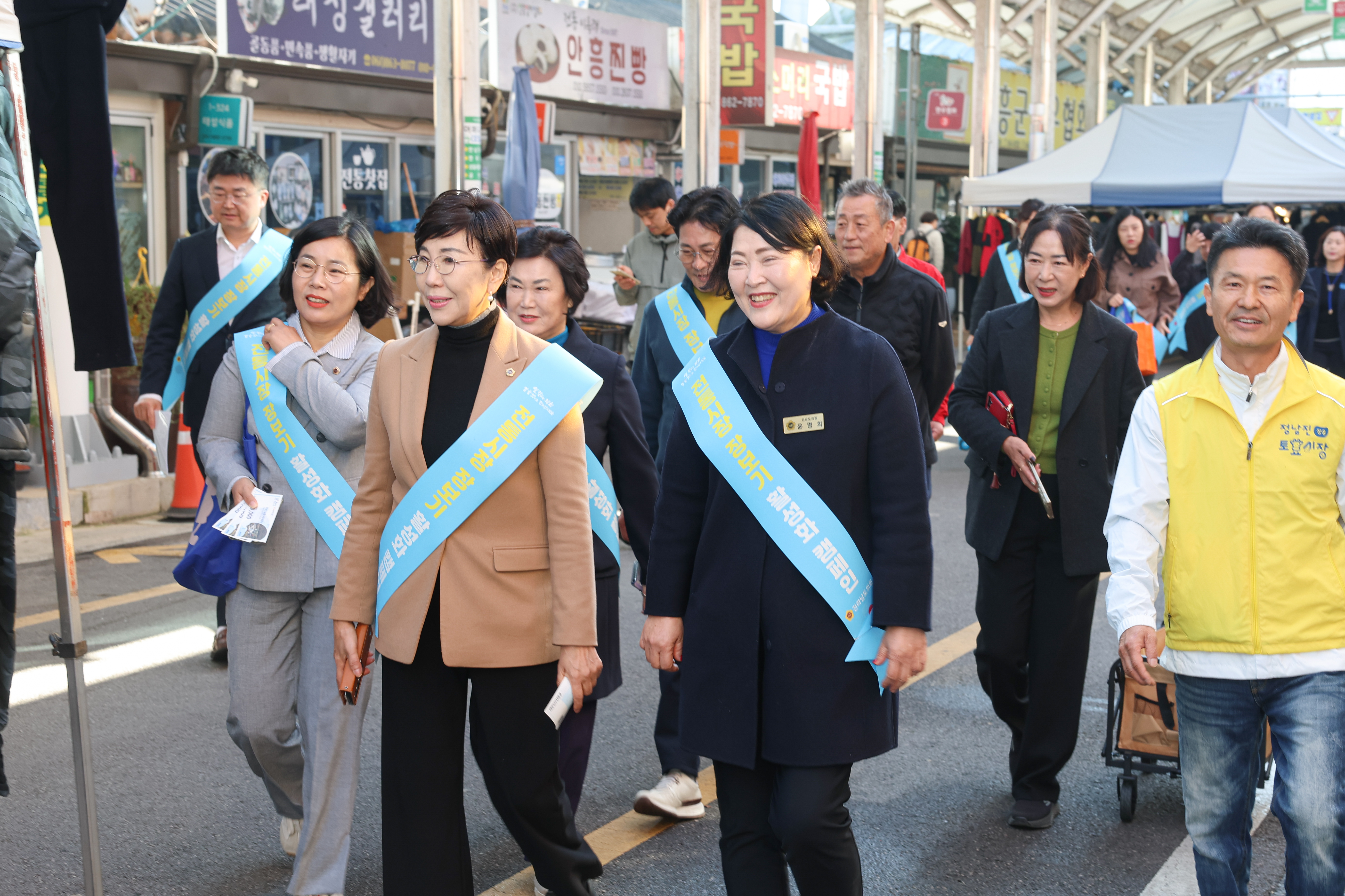 25년11월07일 경제관광문화위원회 전통시장 장보기 캠페인 (10)3