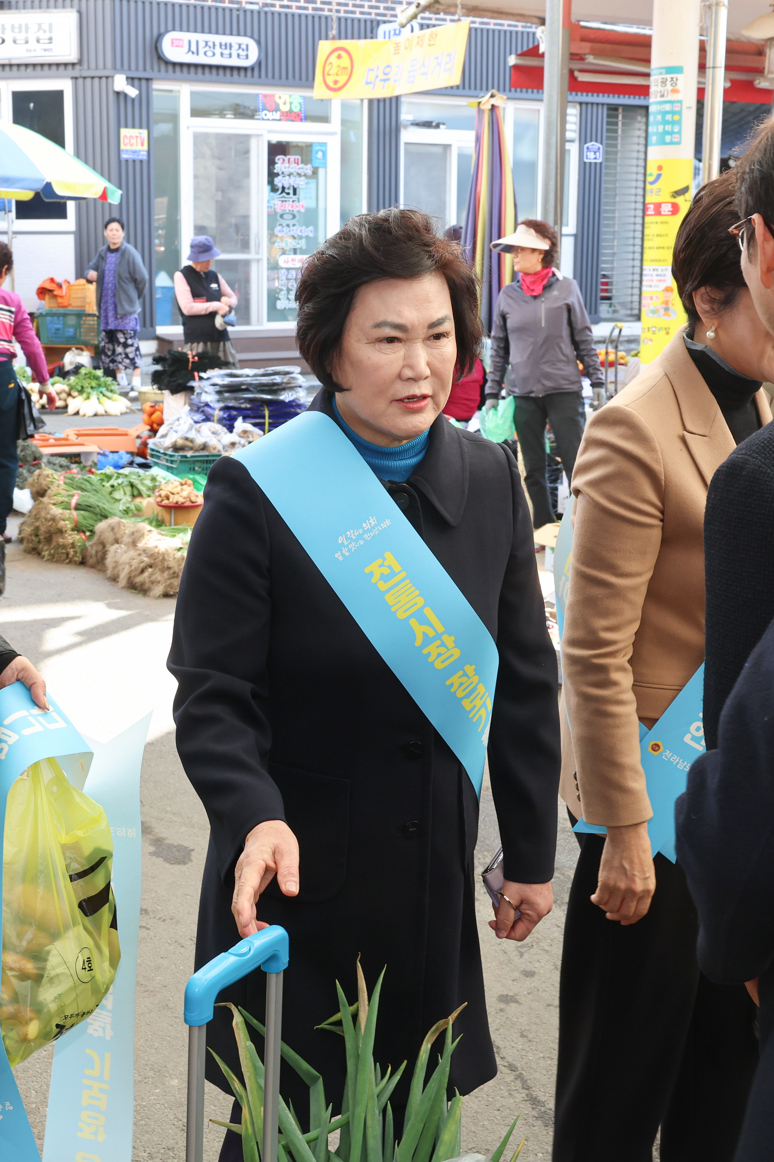 25년11월07일 경제관광문화위원회 전통시장 장보기 캠페인 (74)1