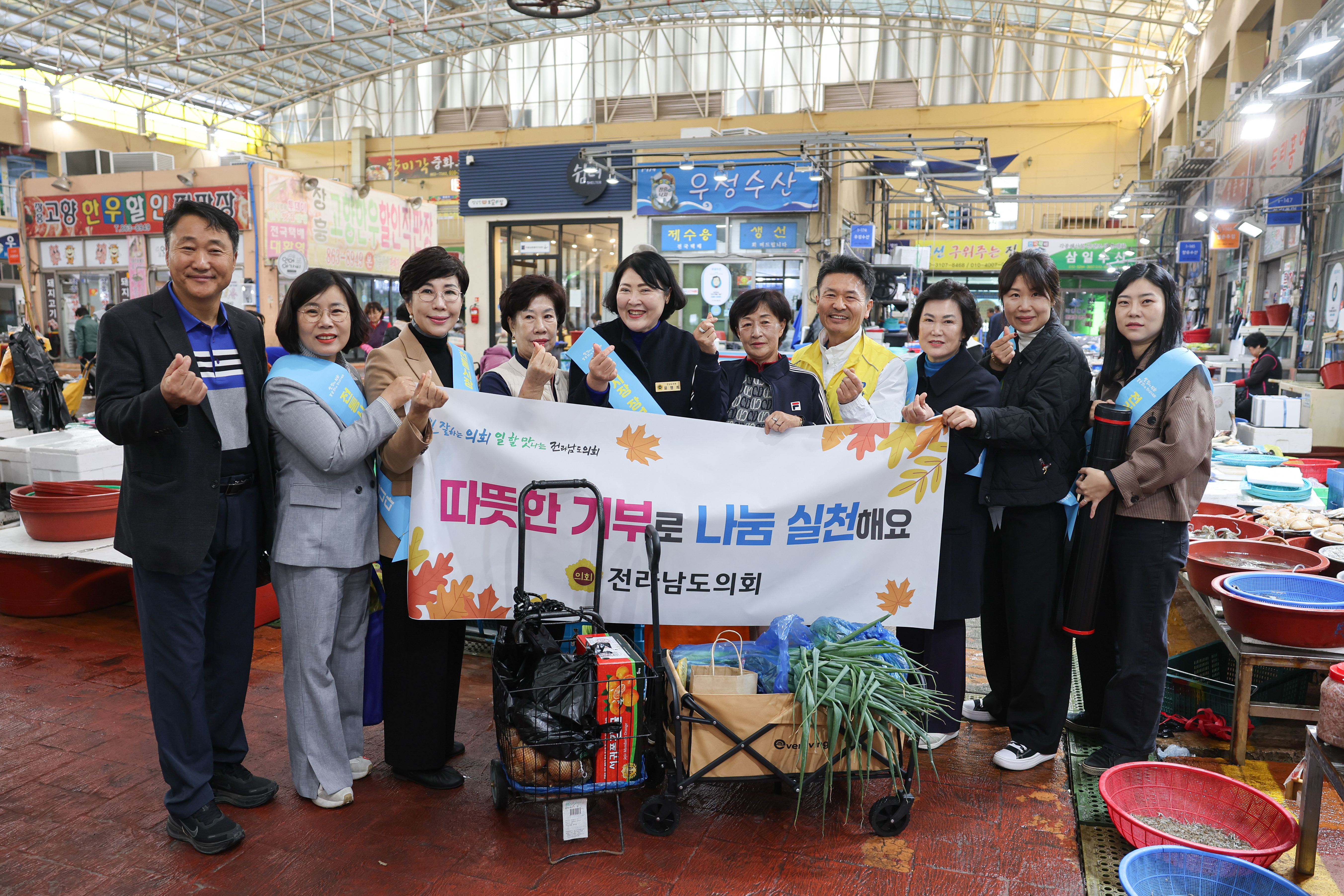 25년11월07일 경제관광문화위원회 전통시장 장보기 캠페인 (54)8
