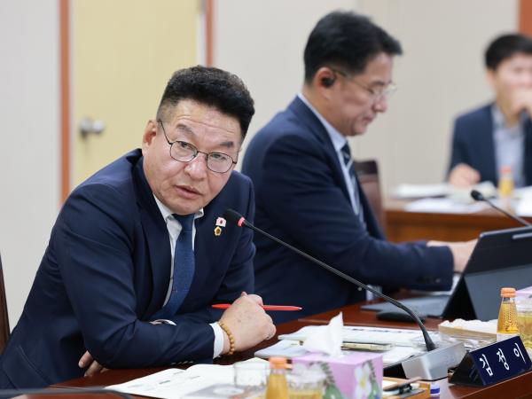 제395회 제2차 정례회 보건복지환경위원회 행정사무감사 첨부이미지 : 25년11월07일 제395회 제2차 정례회 보건복지환경위원회 행정사무감사 - 049.jpg