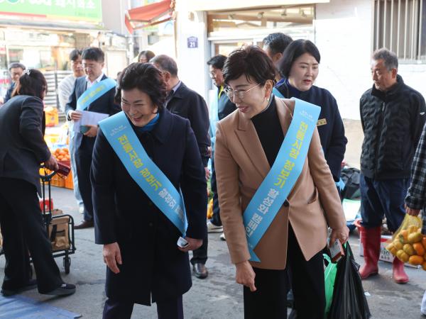 25년11월07일 경제관광문화위원회 전통시장 장보기 캠페인 (32) 2