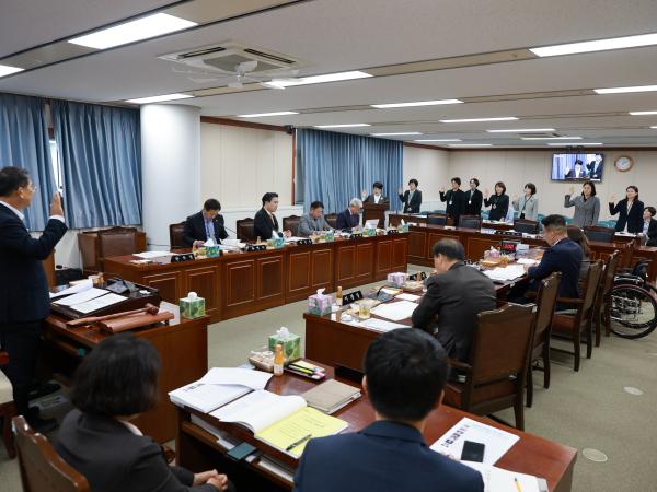 제395회 제2차 정례회 보건복지환경위원회 행정사무감사 첨부이미지 : 25년11월07일 제395회 제2차 정례회 보건복지환경위원회 행정사무감사 - 031.jpg