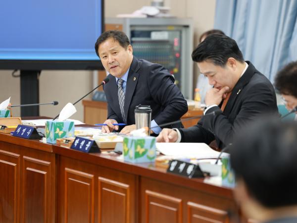 제395회 제2차 정례회 보건복지환경위원회 행정사무감사 첨부이미지 : 25년11월07일 제395회 제2차 정례회 보건복지환경위원회 행정사무감사 - 062.jpg