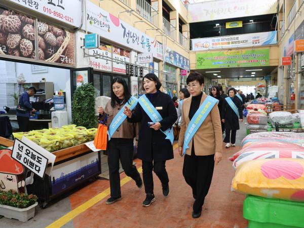 25년11월07일 경제관광문화위원회 전통시장 장보기 캠페인 (63) 9
