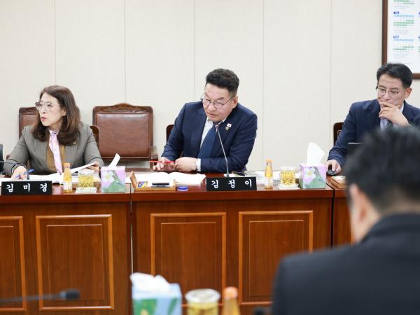 제395회 제2차 정례회 보건복지환경위원회 행정사무감사 첨부이미지 : 25년11월07일 제395회 제2차 정례회 보건복지환경위원회 행정사무감사 - 046.jpg