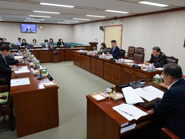제395회 제2차 정례회 보건복지환경위원회 행정사무감사 첨부이미지 : 25년11월07일 제395회 제2차 정례회 보건복지환경위원회 행정사무감사 - 028.jpg