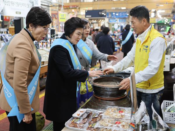 25년11월07일 경제관광문화위원회 전통시장 장보기 캠페인 (46) 2