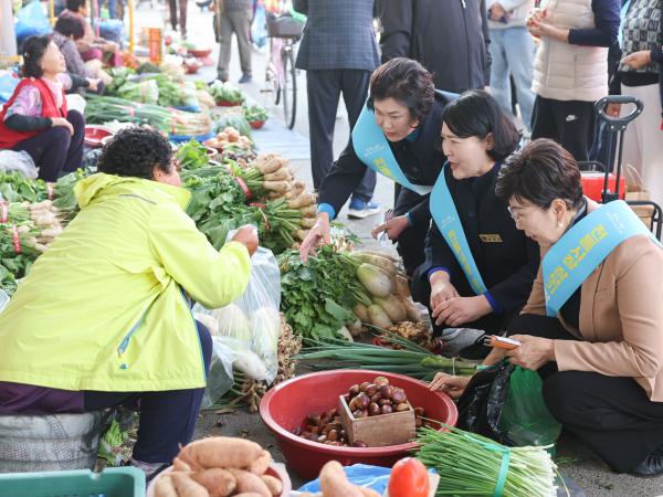 25년11월07일 경제관광문화위원회 전통시장 장보기 캠페인 (34) 7