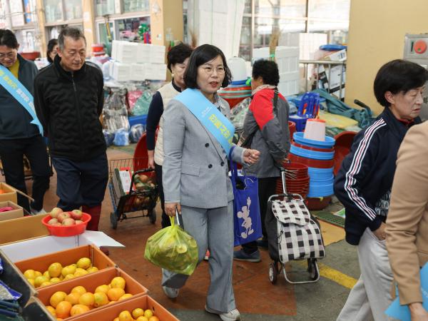 25년11월07일 경제관광문화위원회 전통시장 장보기 캠페인 (42) 2