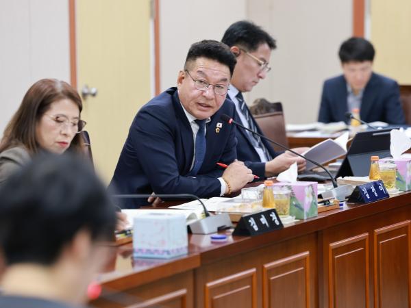 제395회 제2차 정례회 보건복지환경위원회 행정사무감사 첨부이미지 : 25년11월07일 제395회 제2차 정례회 보건복지환경위원회 행정사무감사 - 051.jpg