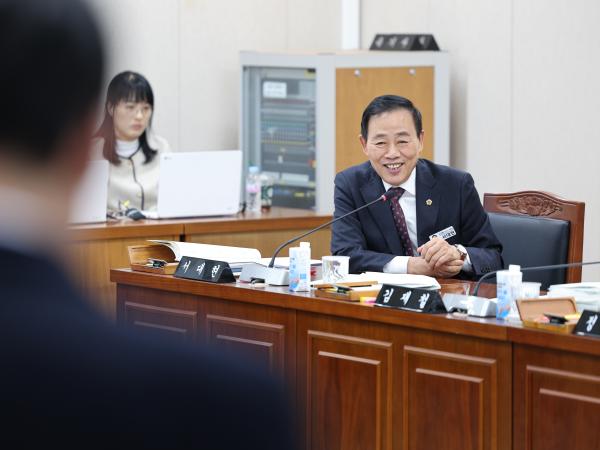 제395회 제2차 정례회 교육위원회 행정사무감사 등 회의 첨부이미지 : 25년11월05일 제395회 제2차 정례회 교육위원회 행정사무감사 등 회의 (42).jpg