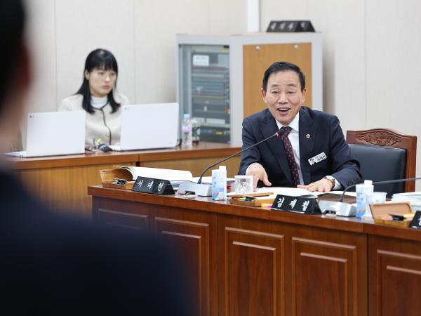 제395회 제2차 정례회 교육위원회 행정사무감사 등 회의 첨부이미지 : 25년11월05일 제395회 제2차 정례회 교육위원회 행정사무감사 등 회의 (43).jpg