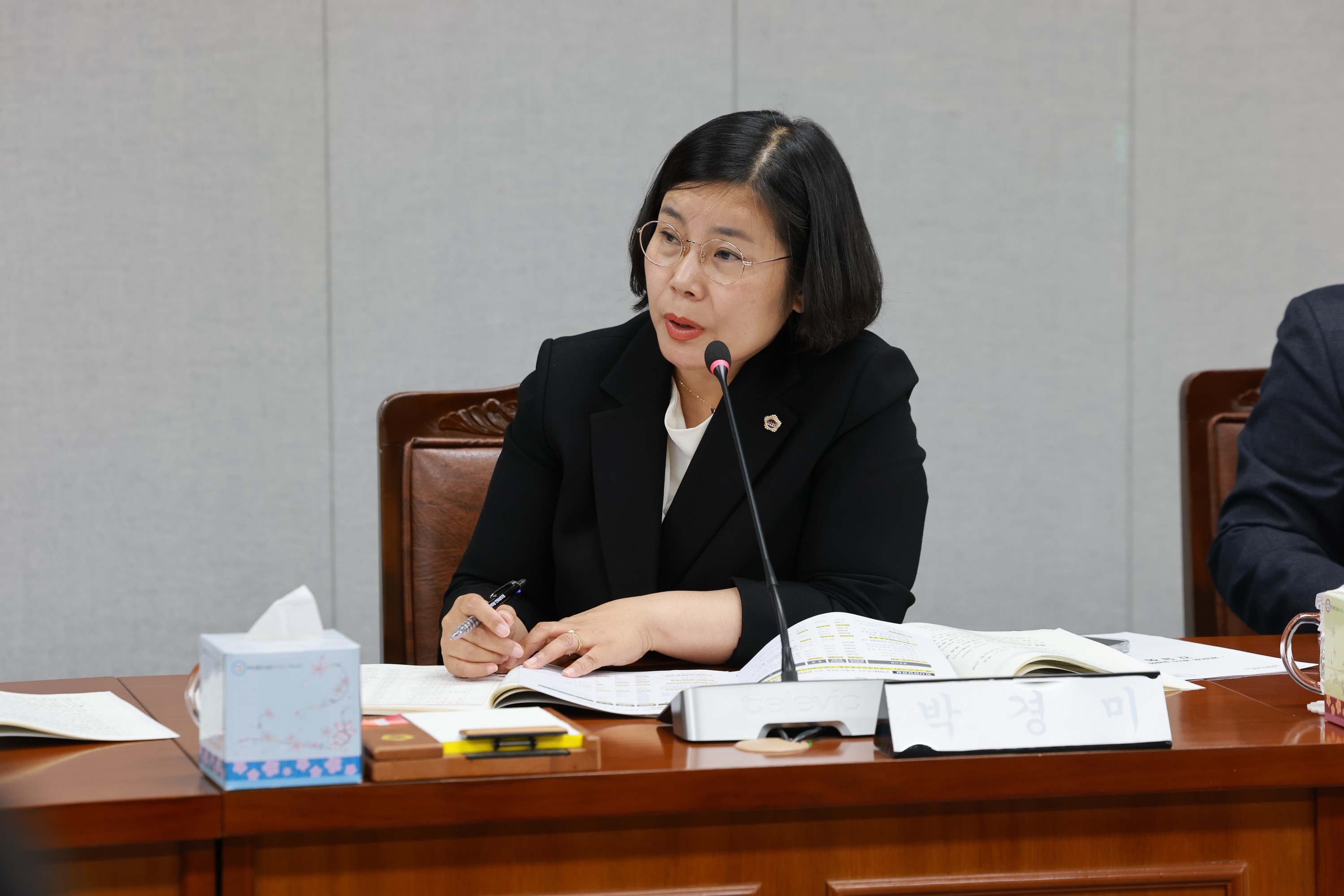 25년11월03일 제395회 저2차 정례회 의회운영위원회 행정사무감사 - 0677