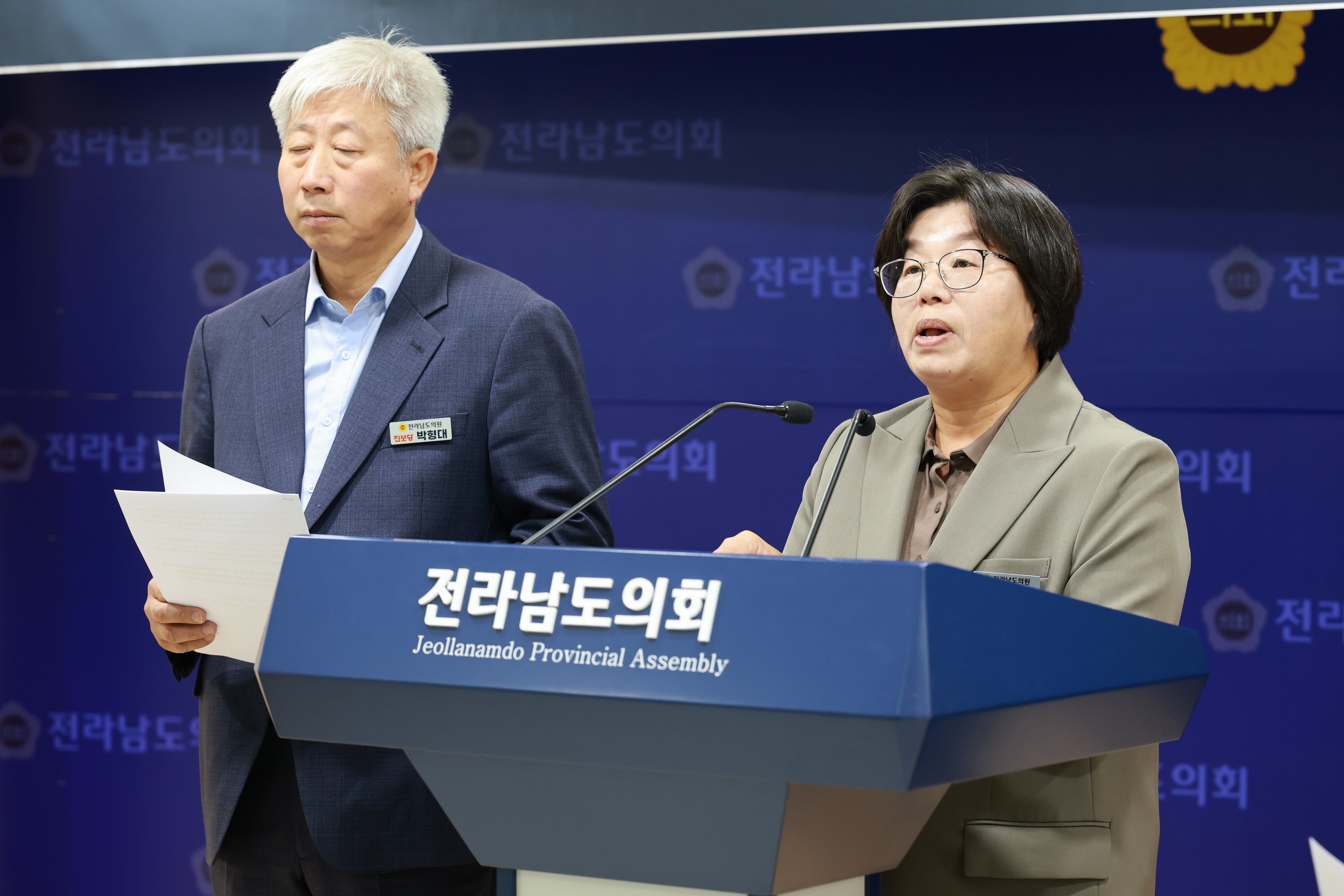 10.29 한미 관세협상에 대한 진보당ㆍ정의당 전남도의원 입장 발표 기자회견 첨부이미지 : 25년11월3일 10.29 한미 관세협상에 대한 진보당ㆍ정의당 전남도의원 입장 발표 기자회견 - 004.jpg