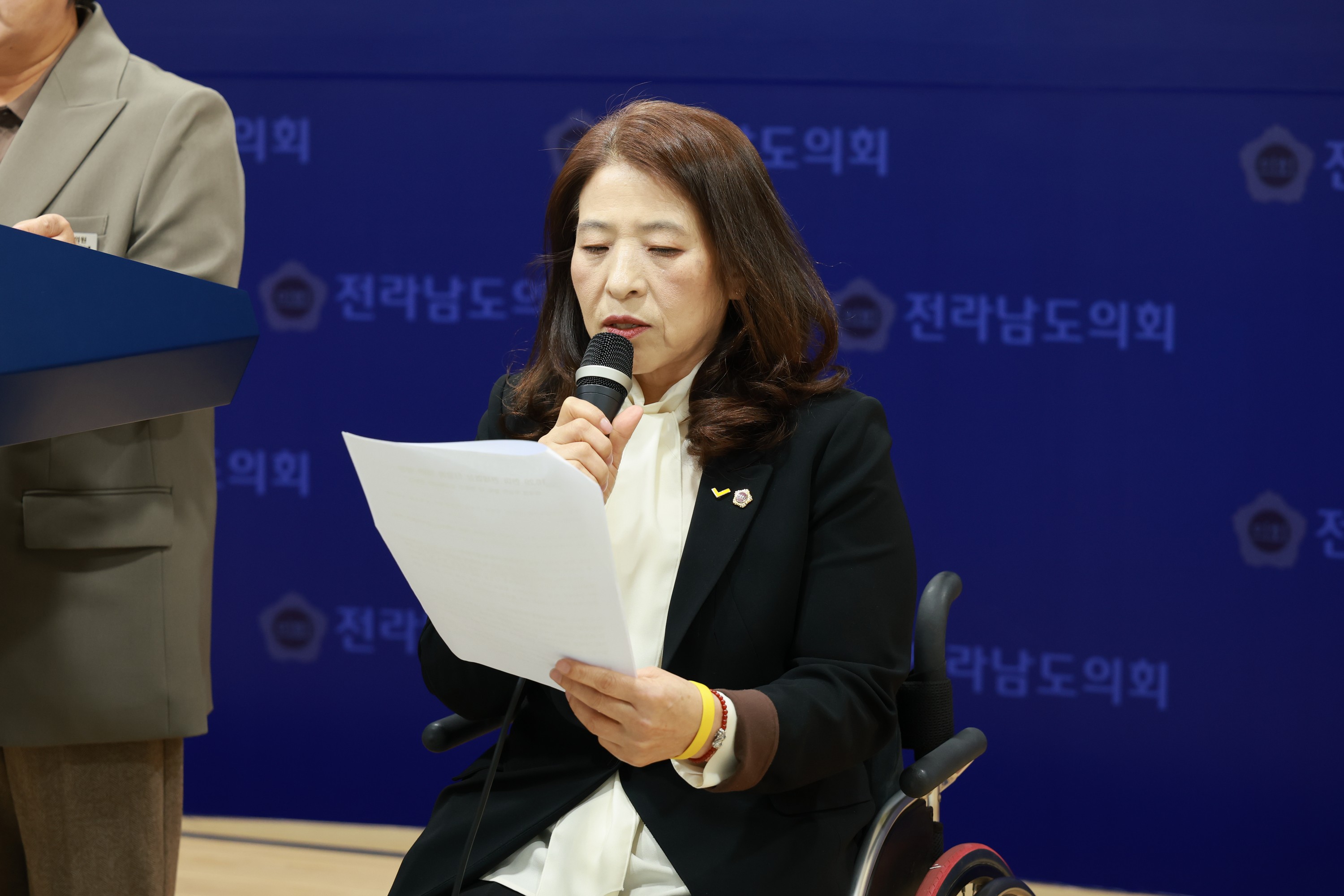 10.29 한미 관세협상에 대한 진보당ㆍ정의당 전남도의원 입장 발표 기자회견 첨부이미지 : 25년11월3일 10.29 한미 관세협상에 대한 진보당ㆍ정의당 전남도의원 입장 발표 기자회견 - 005.jpg