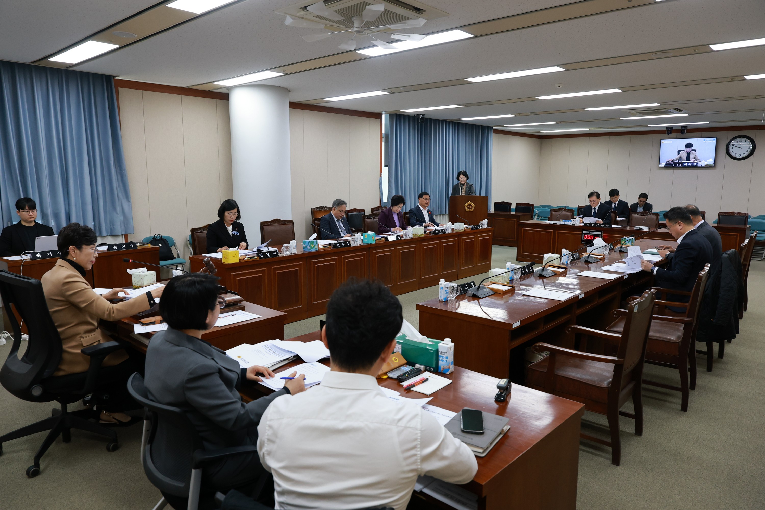제395회 제2차 정례회 경제관광문화위원회 회의 첨부이미지 : 25년11월03일 제395회 제2차 정례회 경제관광문화위원회 회의 - 009.jpg