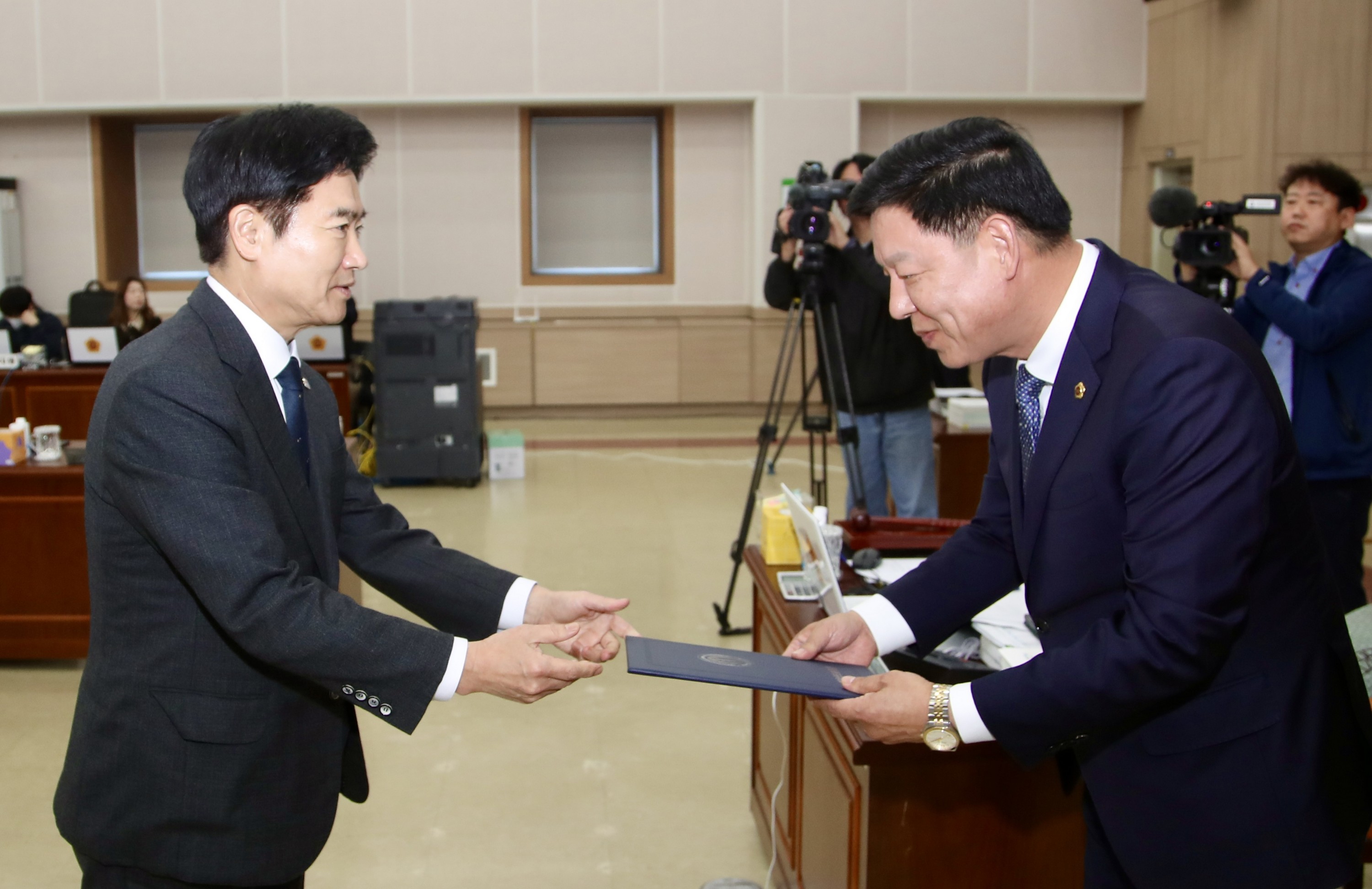 제395회 제2차 정례회 교육위원회 행정사무감사 첨부이미지 : 25년11월03일 제395회 제2차 정례회 교육위원회 행정사무감사 - 001.jpg