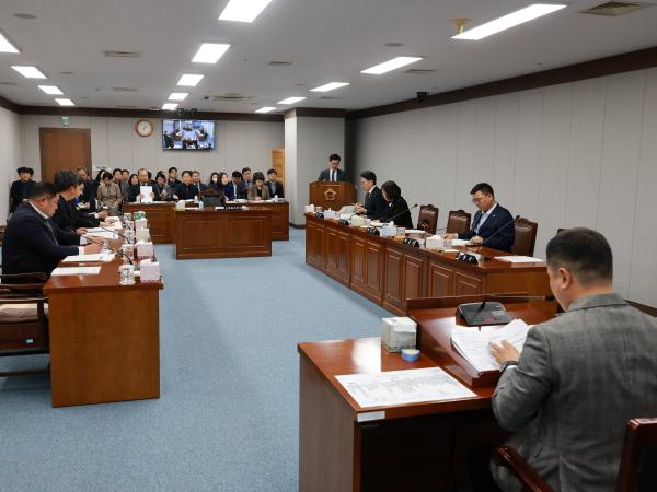 제395회 제2차 정례회 의회운영위원회 행정사무감사 첨부이미지 : 25년11월03일 제395회 저2차 정례회 의회운영위원회 행정사무감사 - 012.jpg