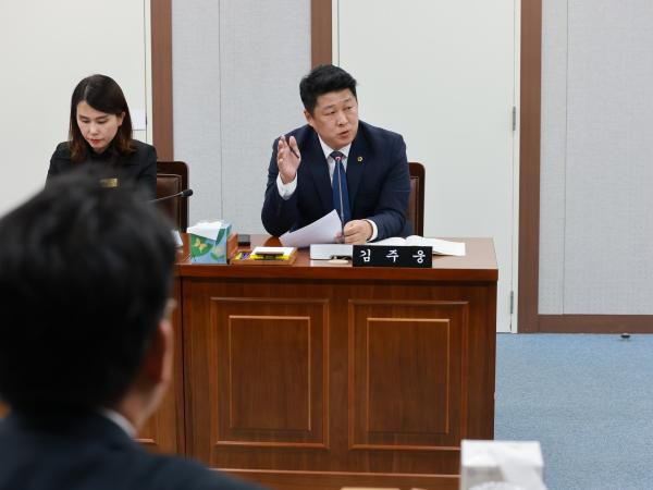 25년11월03일 제395회 저2차 정례회 의회운영위원회 행정사무감사 - 090 7