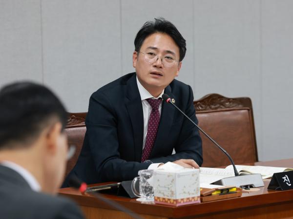 제395회 제2차 정례회 의회운영위원회 행정사무감사 첨부이미지 : 25년11월03일 제395회 저2차 정례회 의회운영위원회 행정사무감사 - 102.jpg