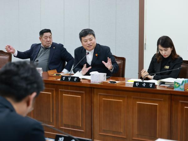 25년11월03일 제395회 저2차 정례회 의회운영위원회 행정사무감사 - 039 5