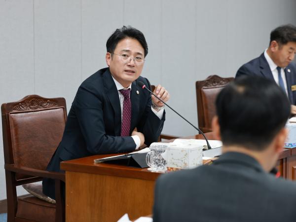 제395회 제2차 정례회 의회운영위원회 행정사무감사 첨부이미지 : 25년11월03일 제395회 저2차 정례회 의회운영위원회 행정사무감사 - 098.jpg