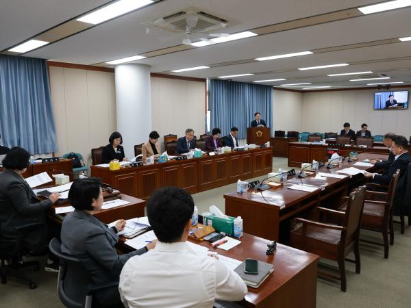 제395회 제2차 정례회 경제관광문화위원회 회의 첨부이미지 : 25년11월03일 제395회 제2차 정례회 경제관광문화위원회 회의 - 016.jpg