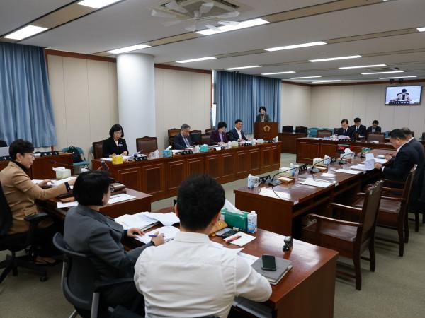 제395회 제2차 정례회 경제관광문화위원회 회의 첨부이미지 : 25년11월03일 제395회 제2차 정례회 경제관광문화위원회 회의 - 009.jpg