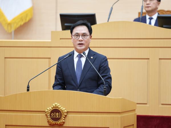 제395회 제2차 정례회 1차 본회의 첨부이미지 : 25년11월03일 제395회 제2차 정례회 1차 본회의 (15).jpg