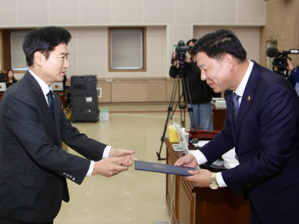 제395회 제2차 정례회 교육위원회 행정사무감사 첨부이미지 : 25년11월03일 제395회 제2차 정례회 교육위원회 행정사무감사 - 001.jpg