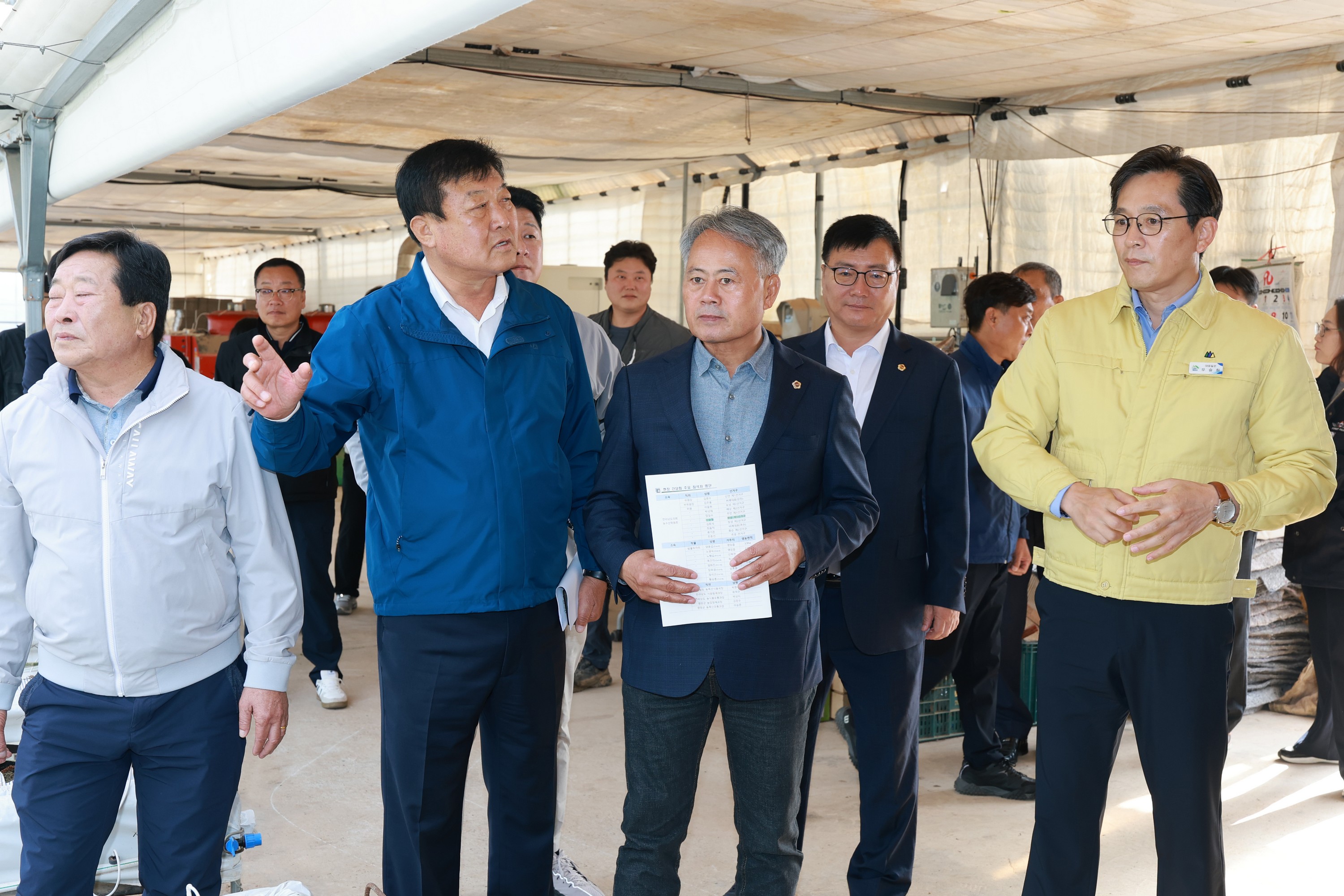 제394회 임시회 농수산위원회 토마토농가 현장방문 간담회 첨부이미지 : 25년10월22일 제394회 임시회 농수산위원회 토마토농가 현장방문 간담회 - 002.jpg