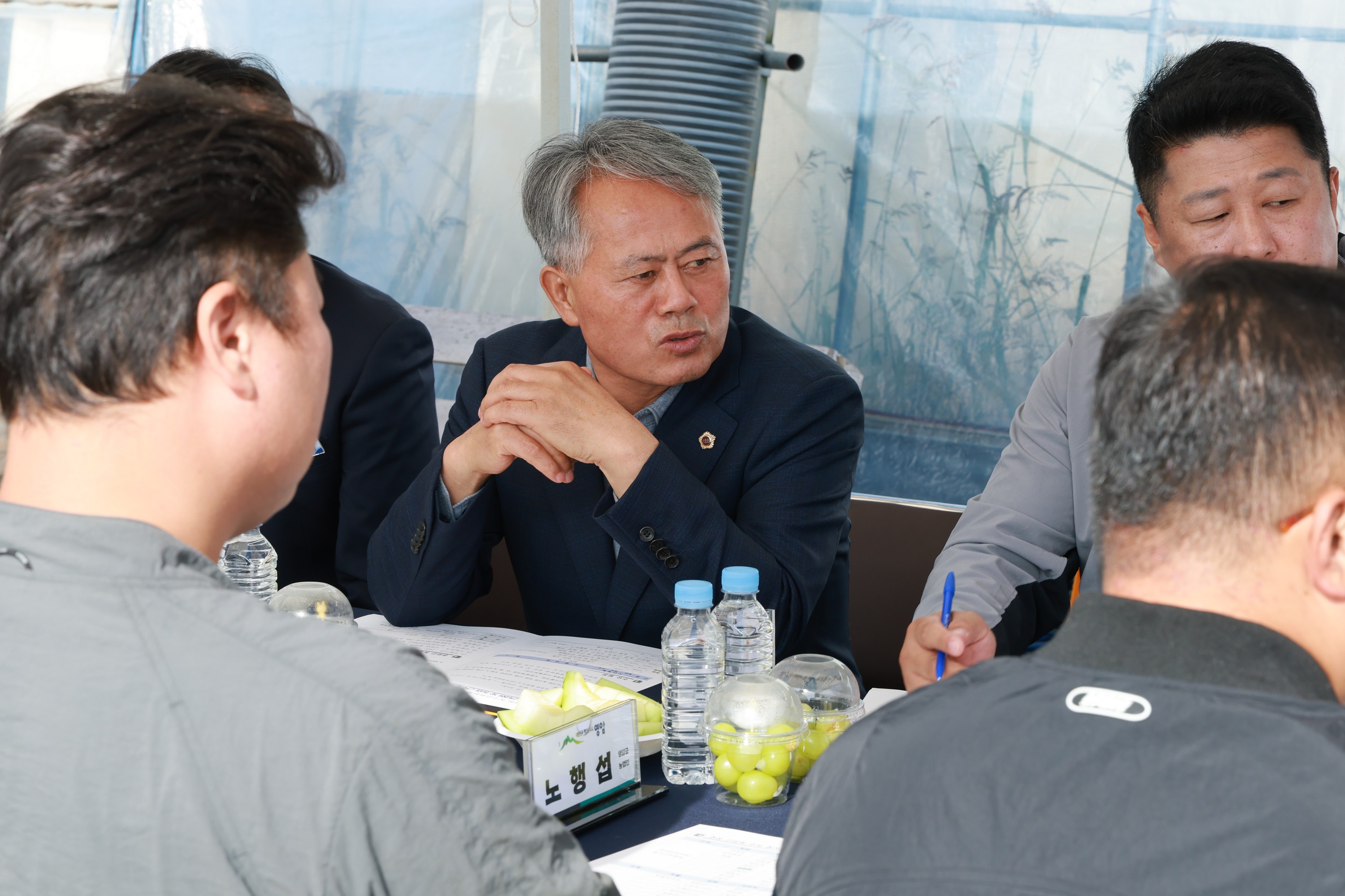 제394회 임시회 농수산위원회 토마토농가 현장방문 간담회 첨부이미지 : 25년10월22일 제394회 임시회 농수산위원회 토마토농가 현장방문 간담회 - 021.jpg