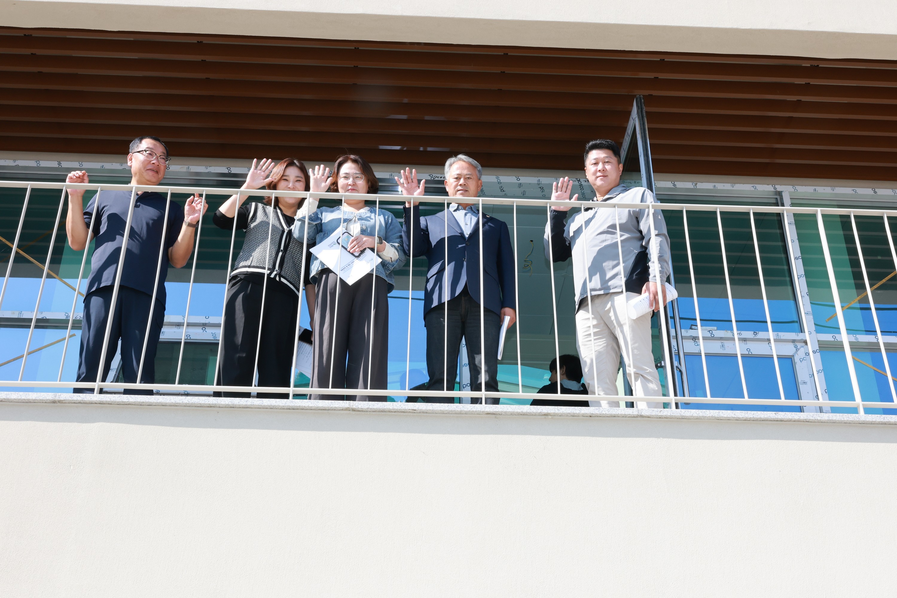 제394회 임시회 농수산위원회 농업근로자 기숙사 현장방문 첨부이미지 : 25년10월22일 제394회 임시회 농수산위원회 농업근로자 기숙사 현장방문  - 016.jpg