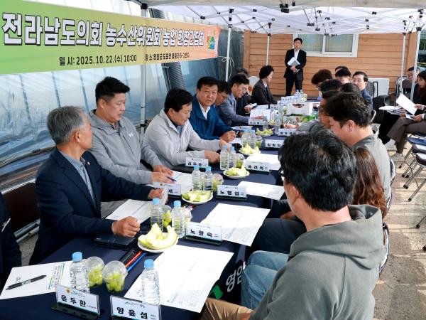 제394회 임시회 농수산위원회 토마토농가 현장방문 간담회 첨부이미지 : 25년10월22일 제394회 임시회 농수산위원회 토마토농가 현장방문 간담회 - 020.jpg