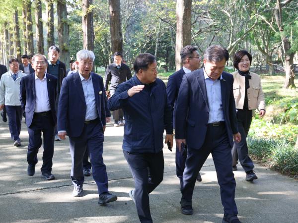 제394회 임시회 보건복지환경위원회 현지활동 첨부이미지 : 25년10월22일 제394회 임시회 보건복지환경위원회 현지활동 (35).jpg